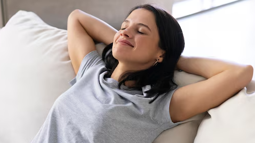 mujer descansando